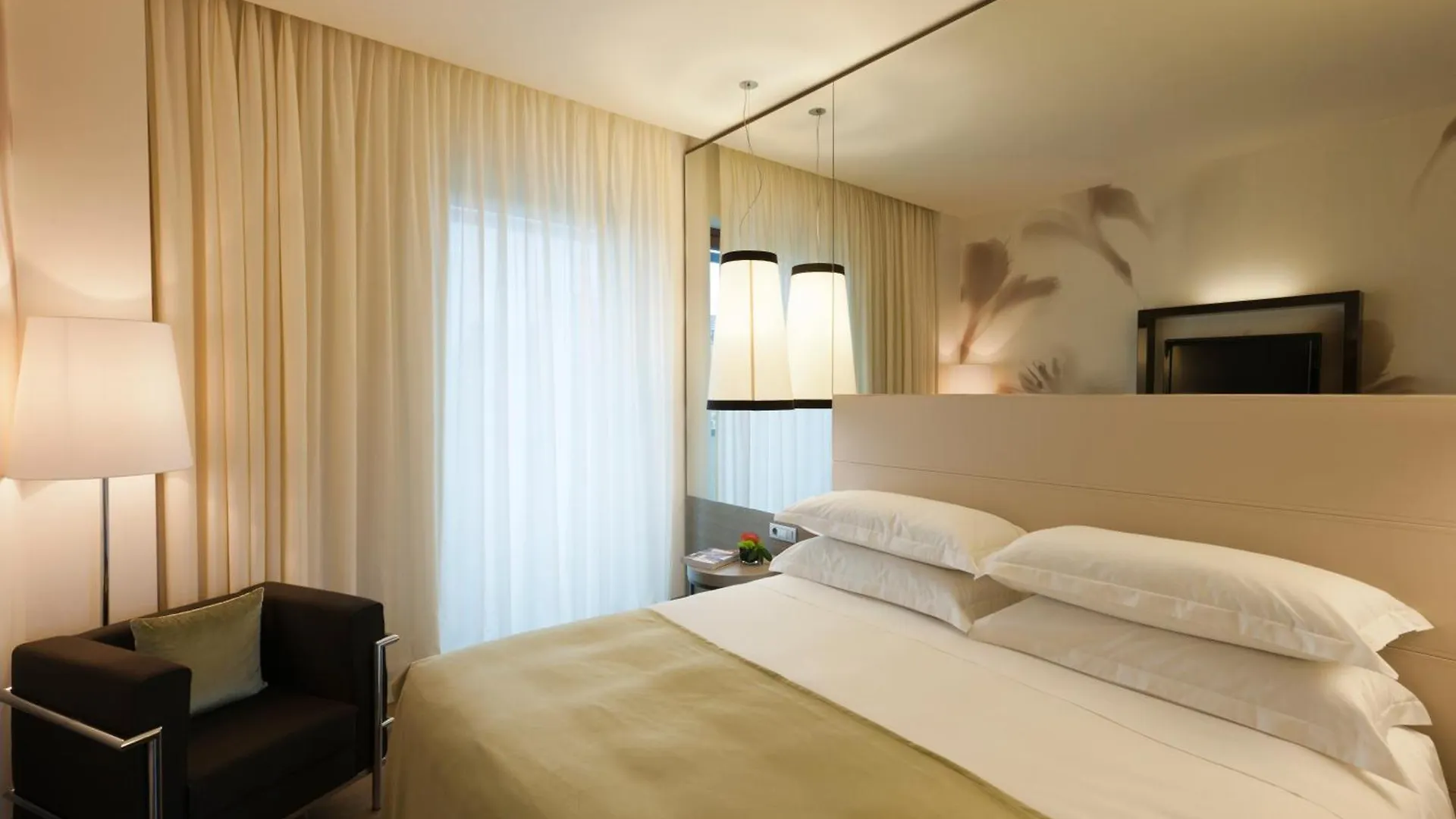 Otel Starhotels Echo Milano
