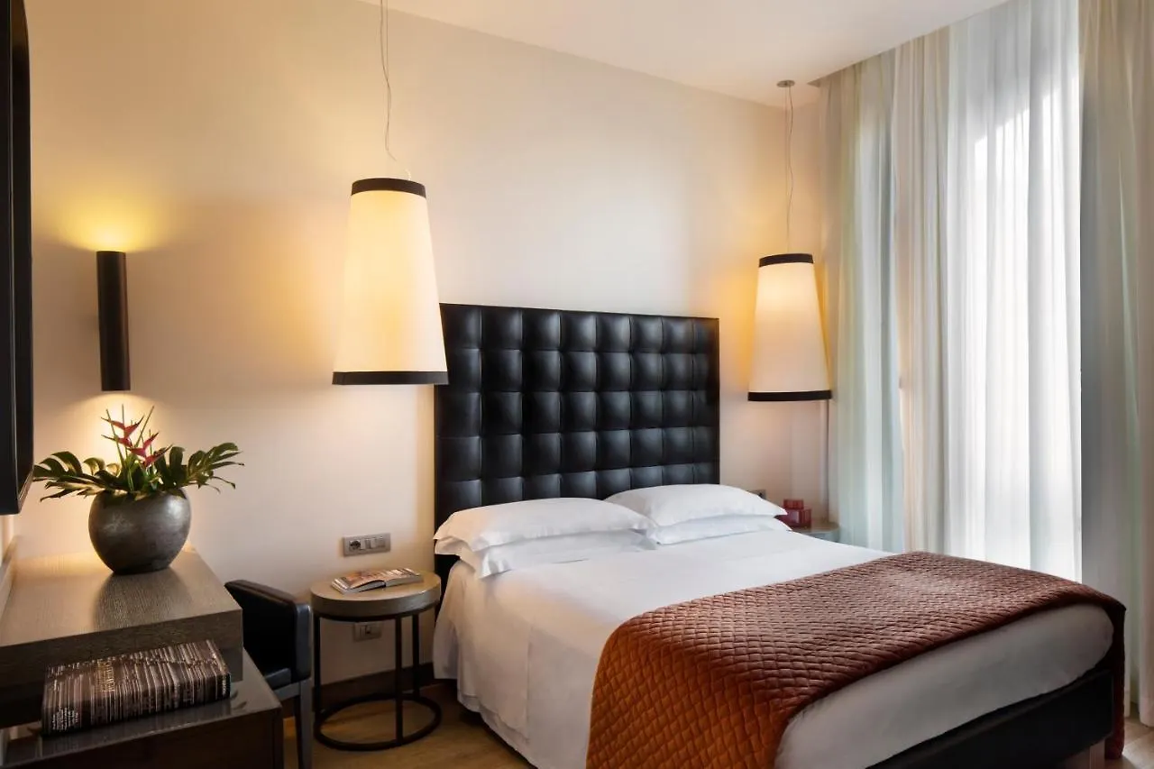 Starhotels Echo Milano 4*,